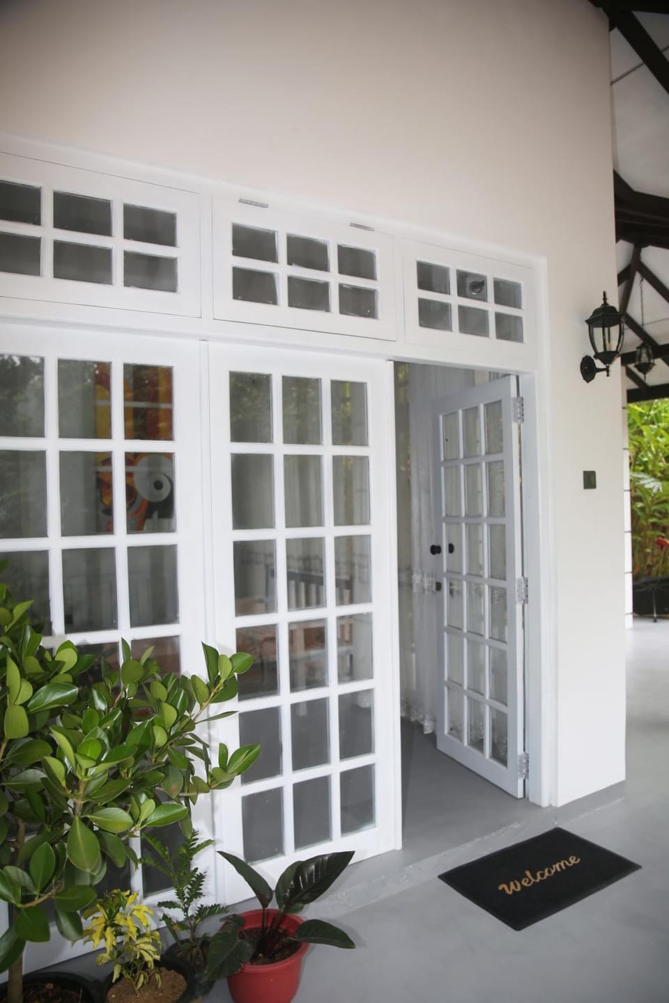 White Amora Ella Villa in Uva Province, Sri Lanka