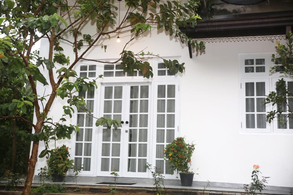 White Amora Ella Villa in Uva Province, Sri Lanka