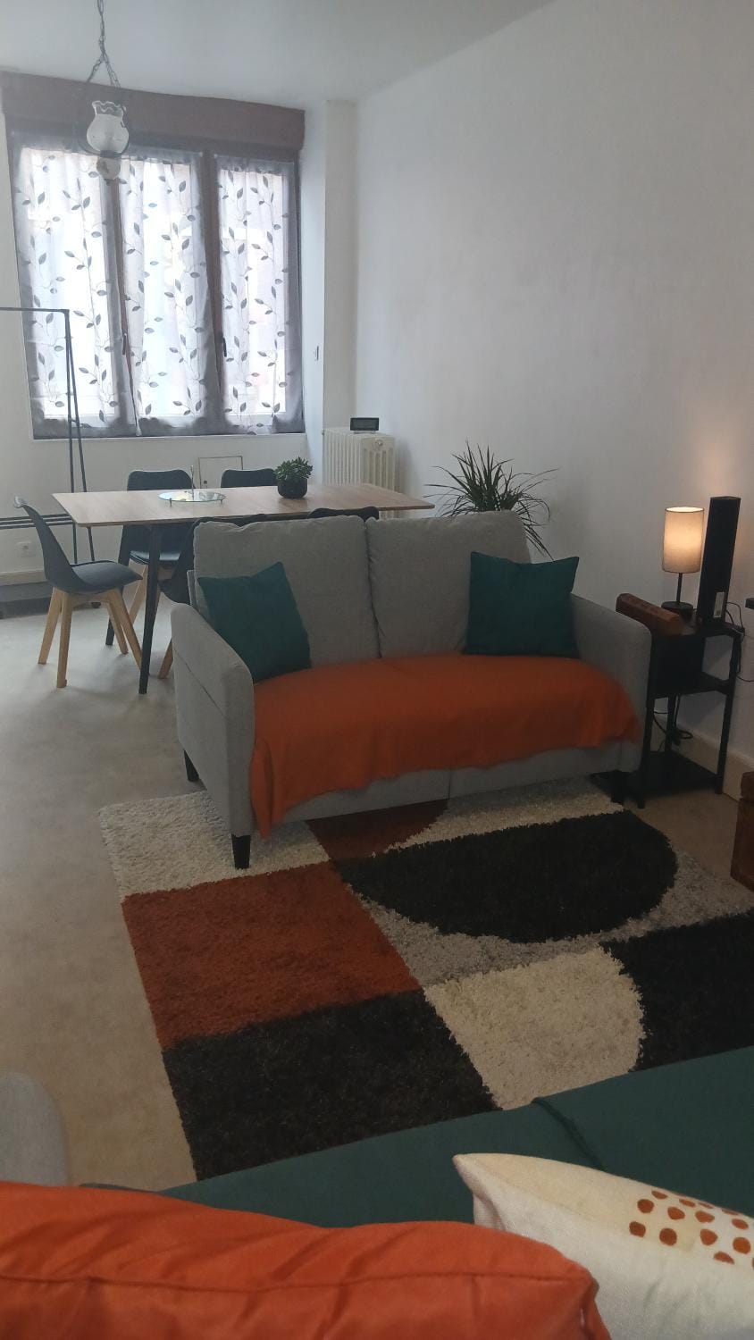 Chez Berry, joli gîte avec lit extra long House in Auvergne-Rhône-Alpes