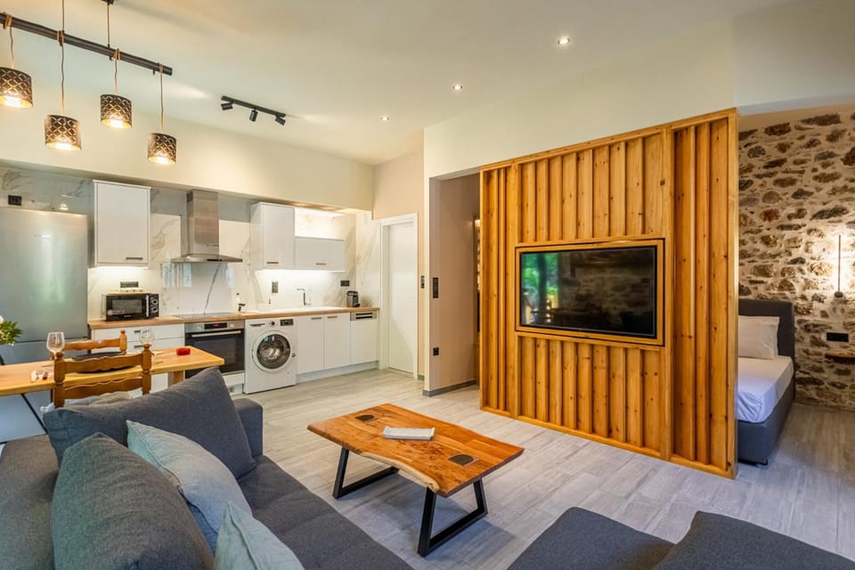 Kitchen or kitchenette, Seating area, Dining area