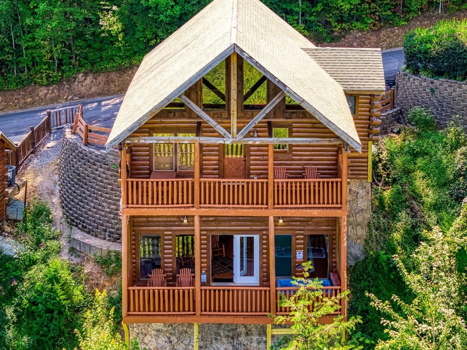 Property building, Spring, Day, Neighbourhood, Natural landscape, Bird's eye view, Hot Tub, View (from property/room), View (from property/room), Balcony/Terrace, Balcony/Terrace, Decorative detail, Decorative detail, Seating area, Mountain view, Mountain view