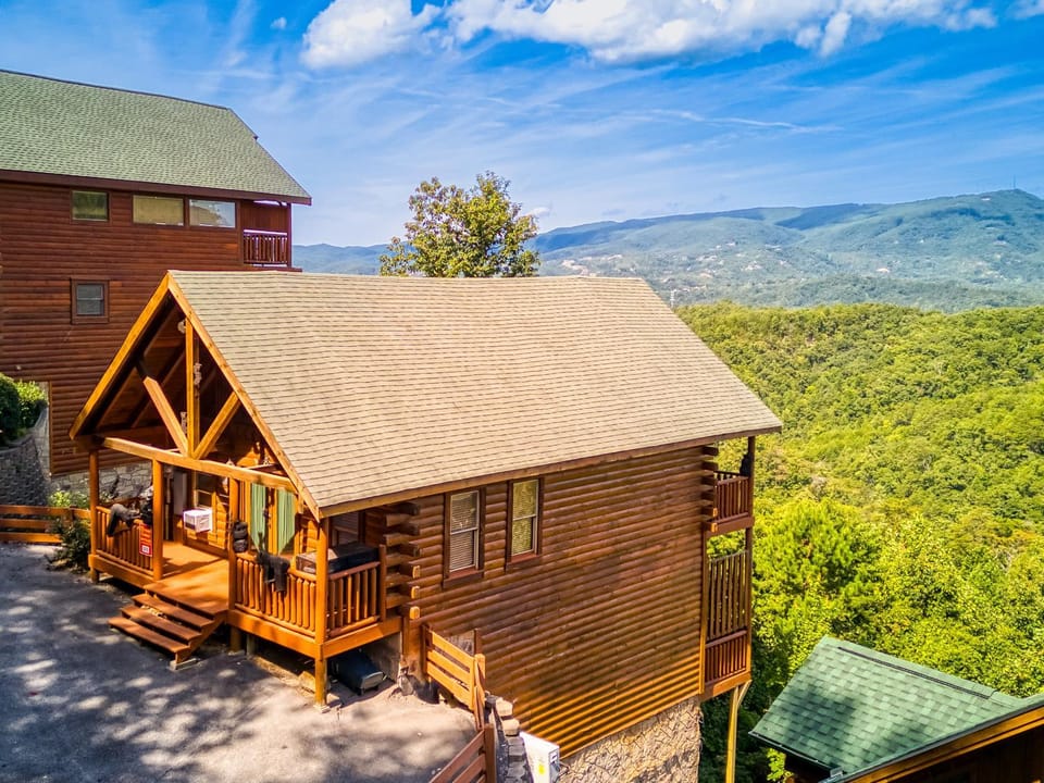 Property building, Spring, Day, Neighbourhood, Natural landscape, Bird's eye view, View (from property/room), View (from property/room), Balcony/Terrace, Balcony/Terrace, Decorative detail, Decorative detail, Mountain view, Mountain view