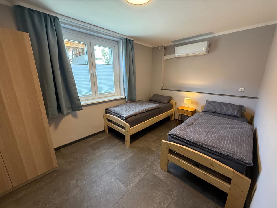Bed, Photo of the whole room, Bedroom, air conditioner