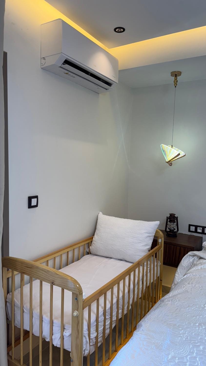 Bed, Photo of the whole room, Bedroom, air conditioner