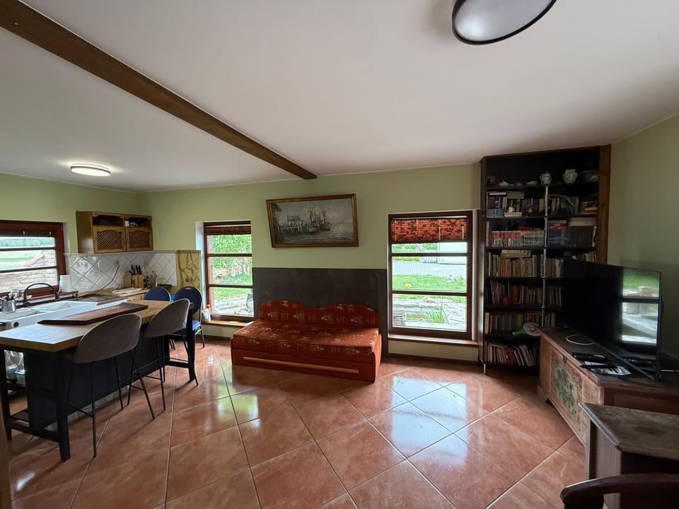 TV and multimedia, Kitchen or kitchenette, Living room, Seating area