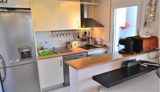 Coffee/tea facilities, Kitchen or kitchenette, Photo of the whole room