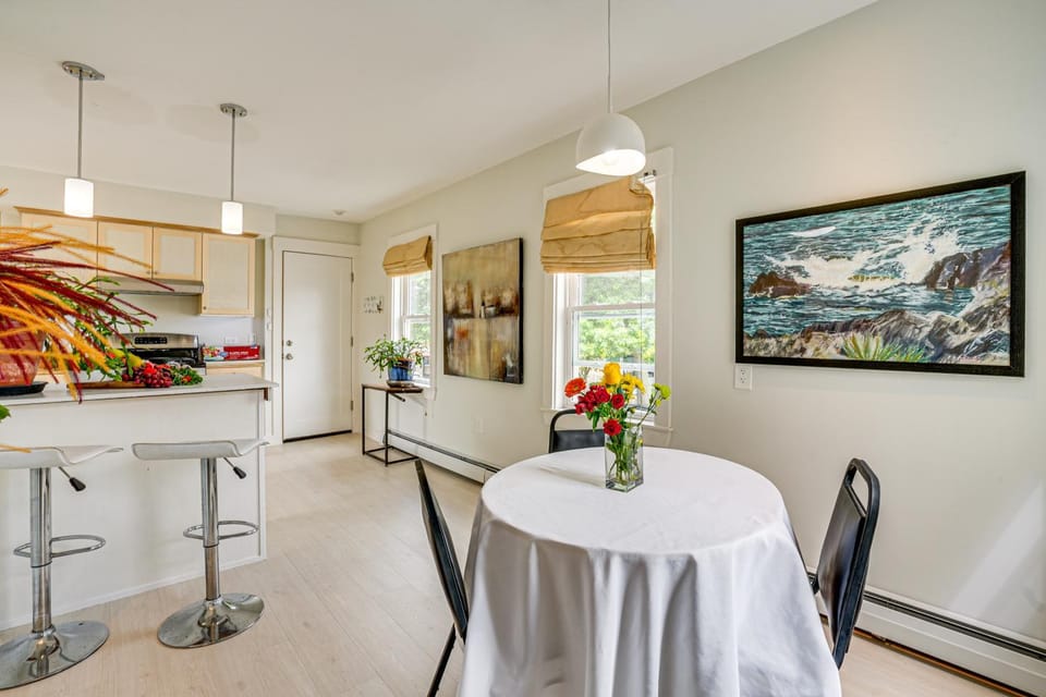 5 Mi to Salem! Lynn Apt By the Sea w/ Patio Apartment in Lynn