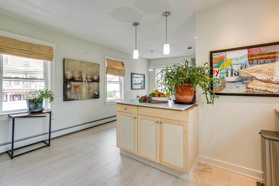 5 Mi to Salem! Lynn Apt By the Sea w/ Patio Apartment in Lynn