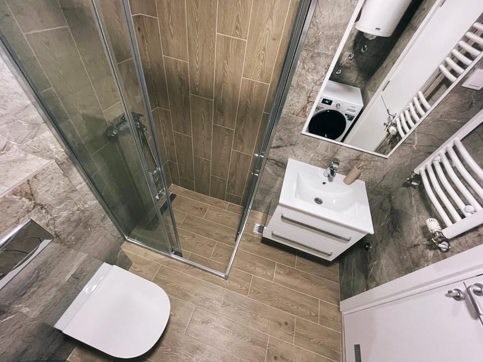 Shower, Toilet, laundry