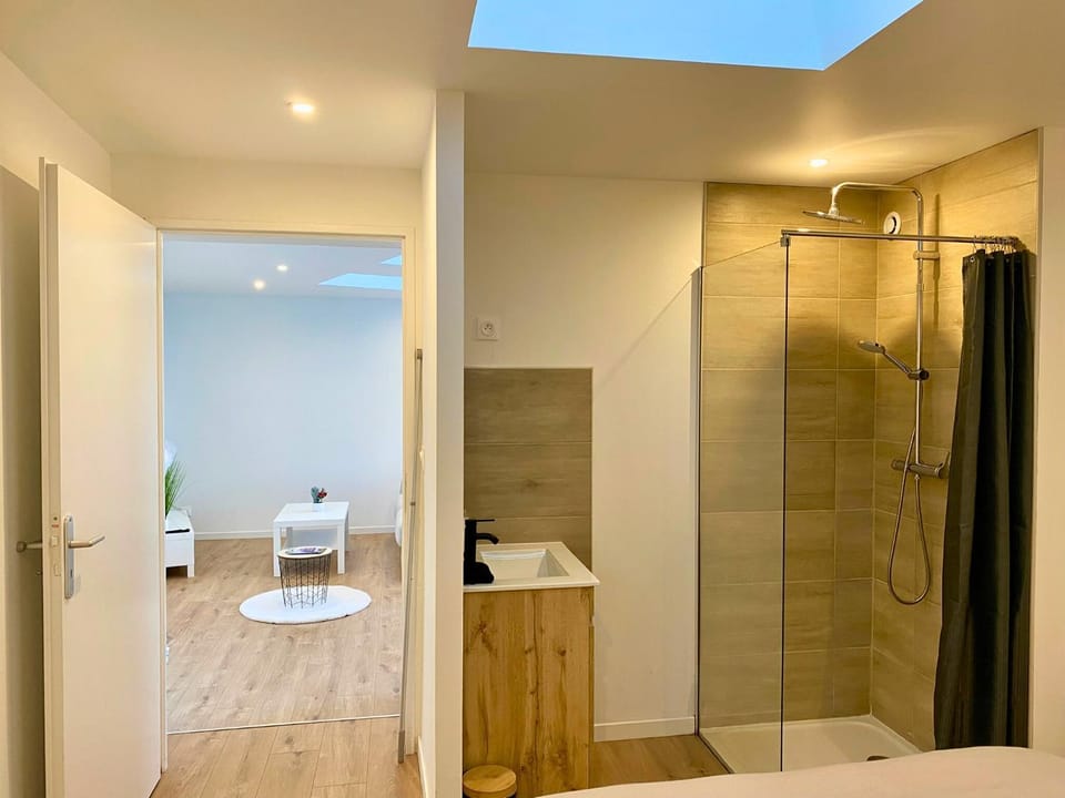 Shower, Bathroom, towels