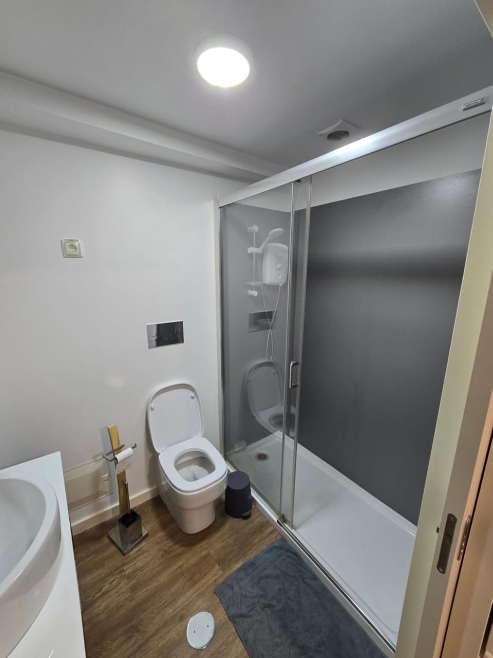 Shower, Toilet, Bathroom