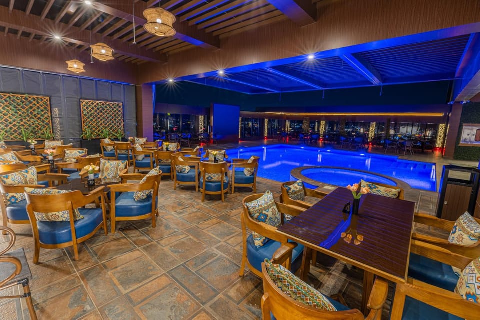 Restaurant/places to eat, Restaurant/places to eat, Balcony/Terrace, Pool view, Swimming pool, Swimming pool