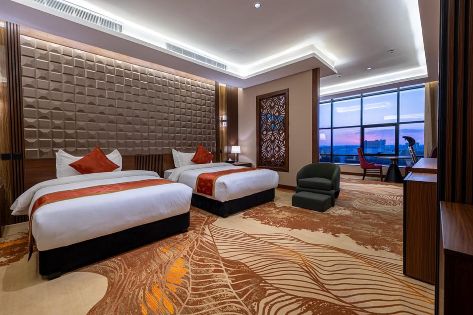 Bed, Living room, Photo of the whole room, Seating area, Bedroom