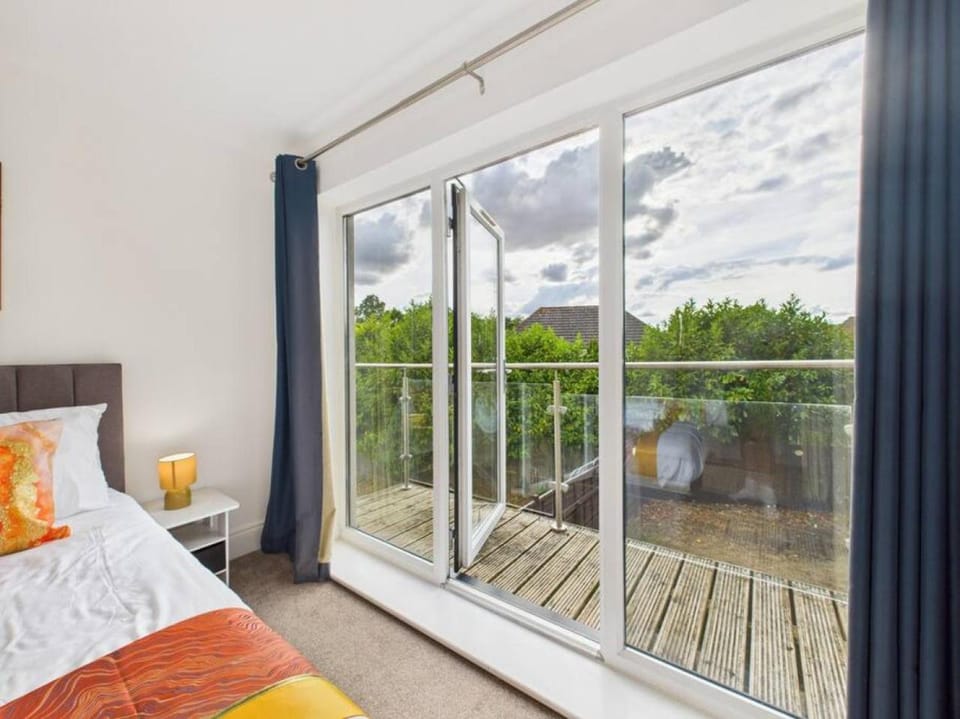 Saxon Home by Signature Stays - Pool & Gym Access - Parking House in Wychavon District