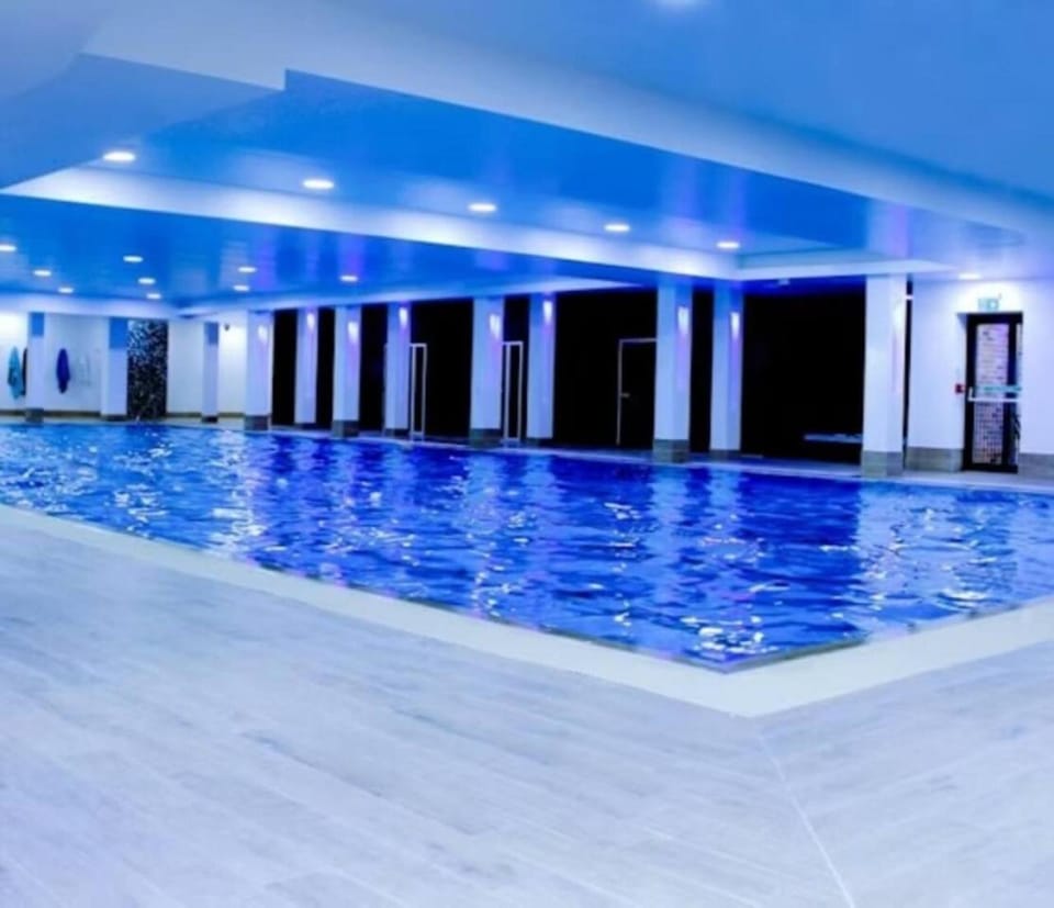 Saxon Home by Signature Stays - Pool & Gym Access - Parking House in Wychavon District