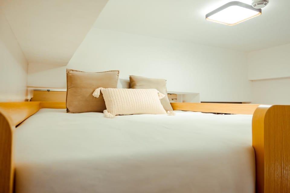 Bed, bunk bed