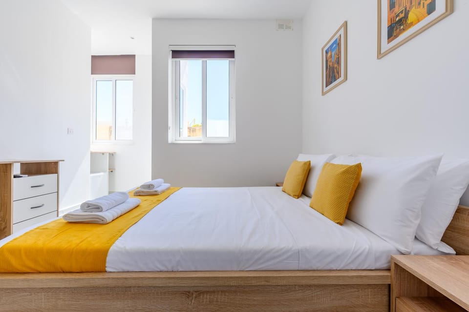 F8-2 Bedroom Ensuite Sliema Vacation rental in Sliema