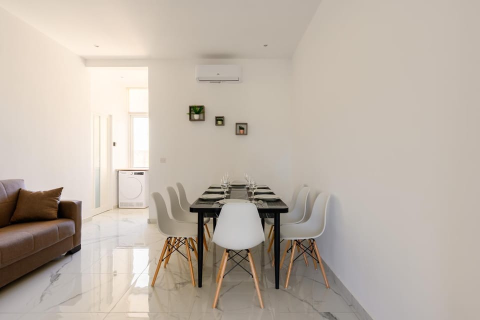 F8-2 Bedroom Ensuite Sliema Vacation rental in Sliema