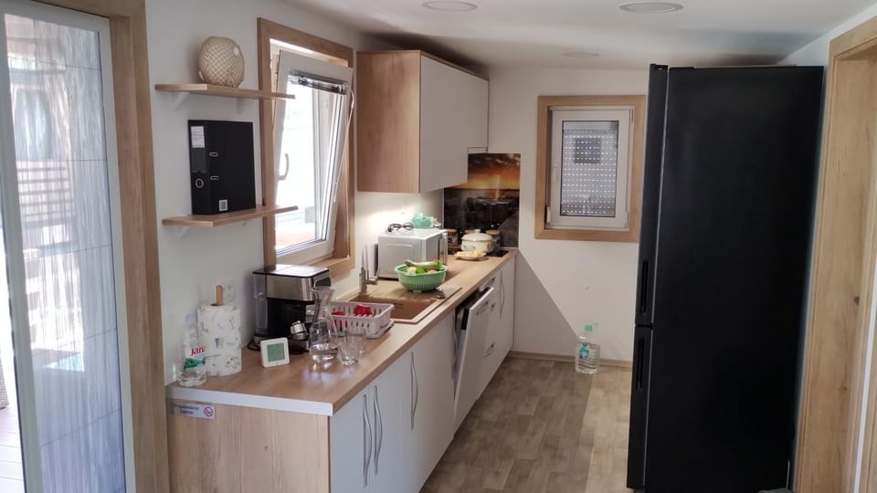 Sunrise Wellbeing mobile home - Mindful, Vegetarian and Active retreat, just 35 meters from the sea House in Šibenik-Knin County, Croatia