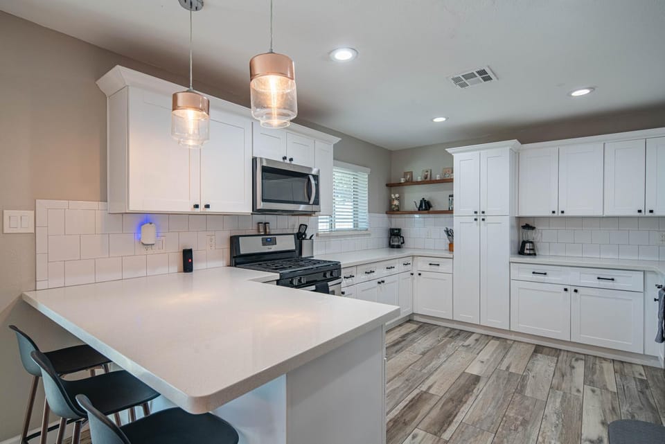 Kitchen or kitchenette, dishwasher, oven, stove