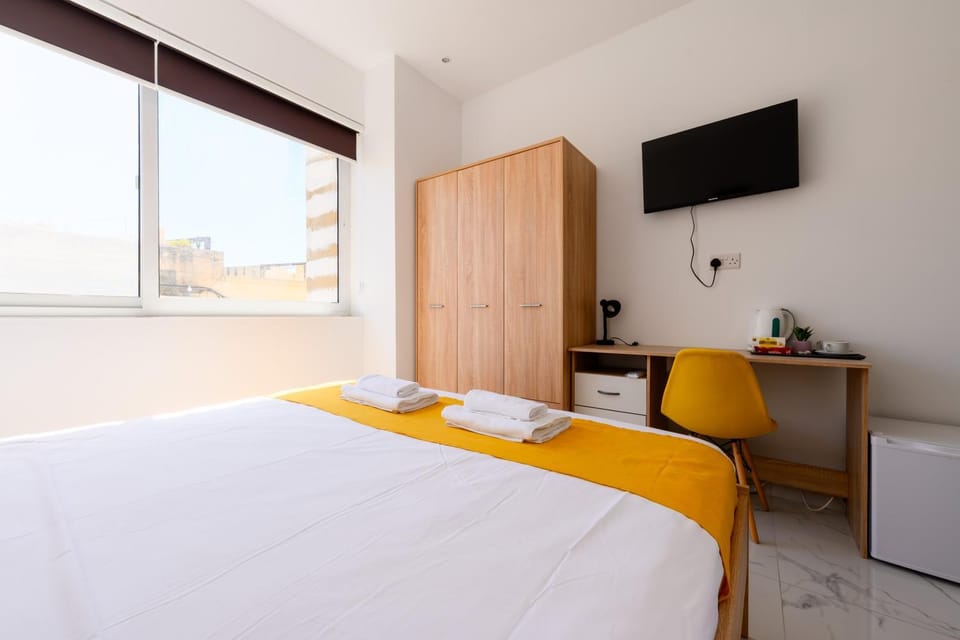F8-1 Sliema Spacious Room Vacation rental in Sliema