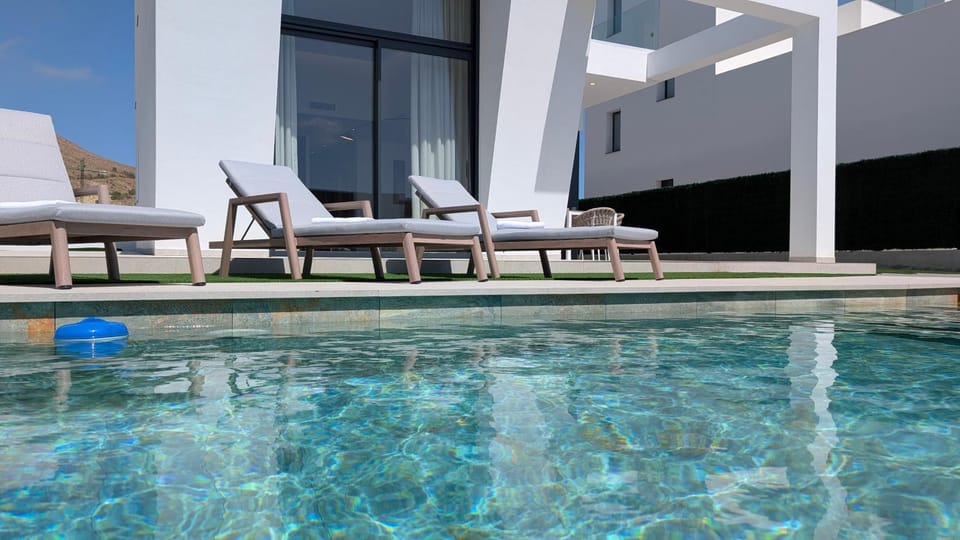 Swimming pool, sunbed