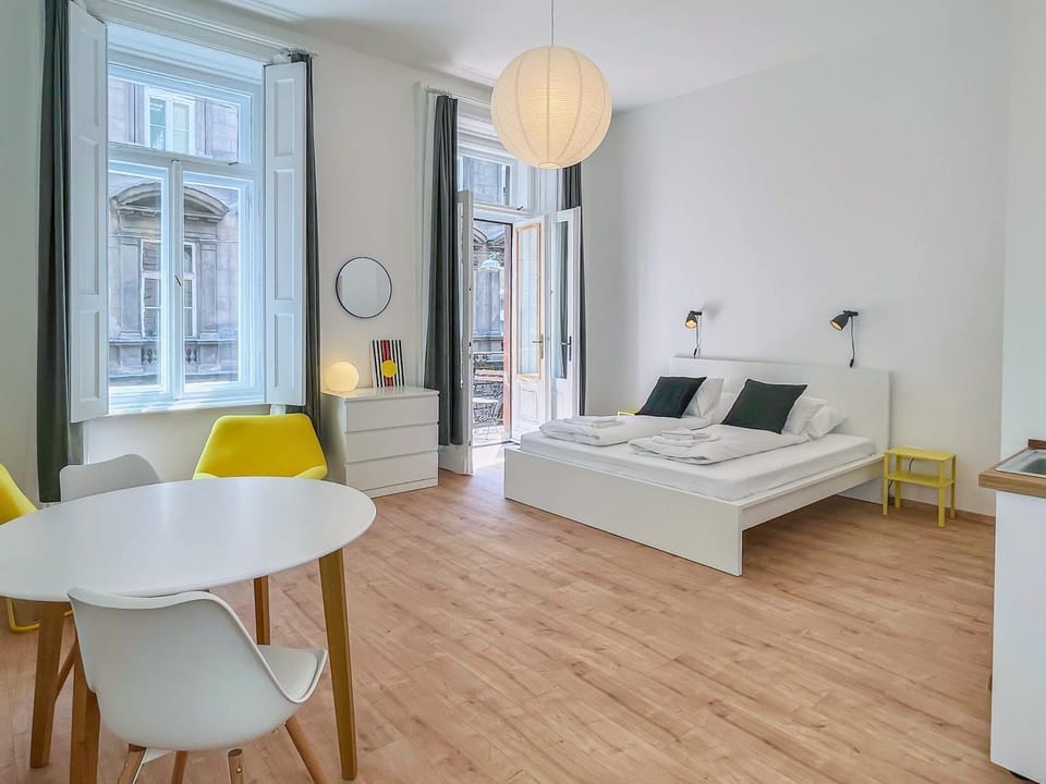 Balcony - Very Central - Modern - Large Apartment in Budapest