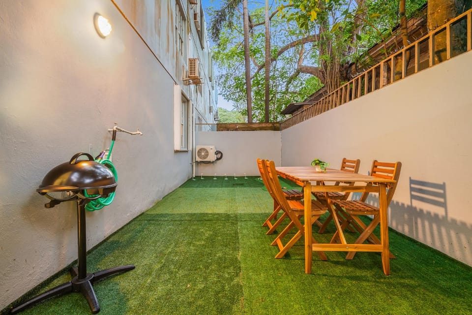 Patio, Minigolf, Dining area
