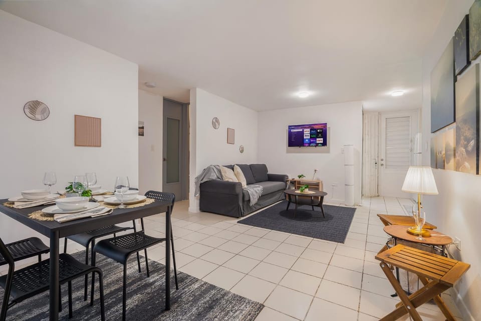 Communal lounge/ TV room, TV and multimedia, Living room, Seating area, Dining area, Evening entertainment