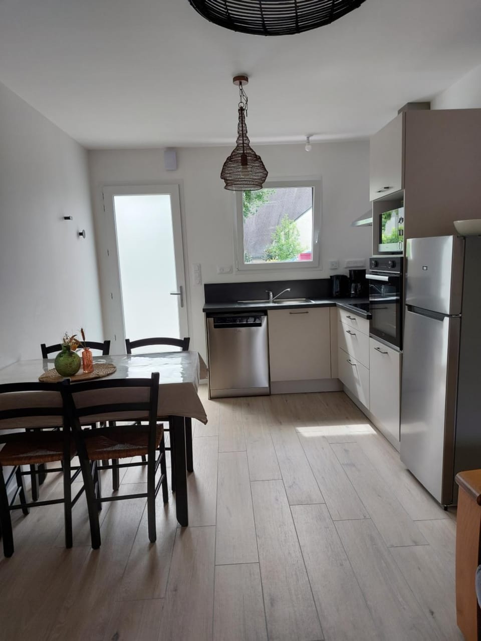Petite dépendance terrasse proche centre Apartment in Vannes