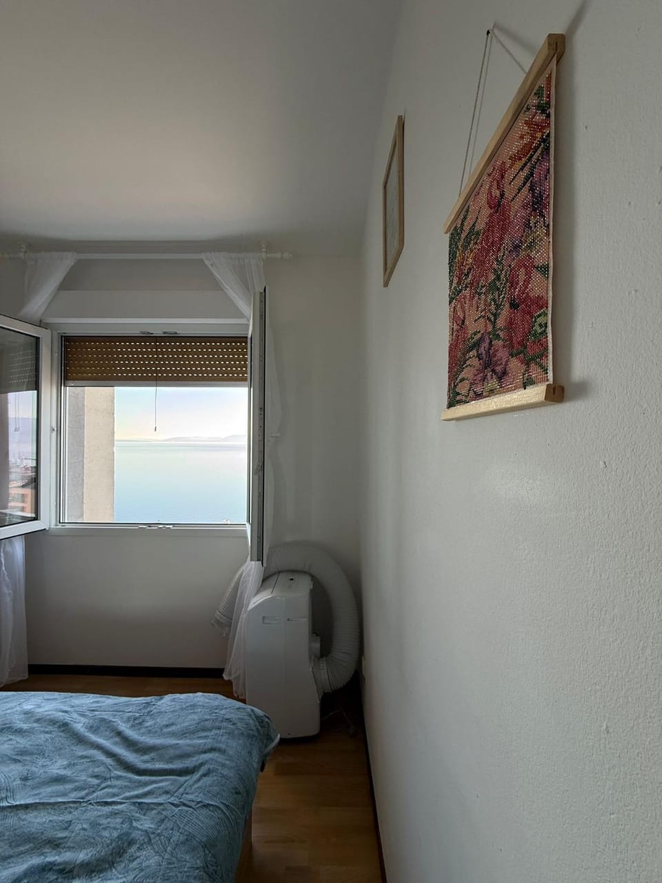 Bed, Day, Decorative detail, Bedroom, Sea view, air conditioner