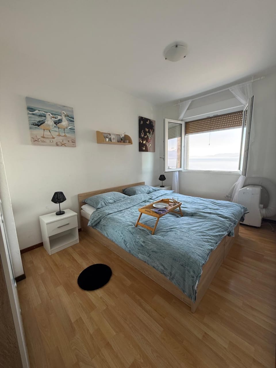 Bed, Day, Photo of the whole room, Bedroom, air conditioner
