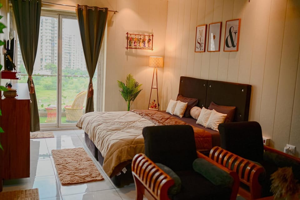 Bed, Seating area