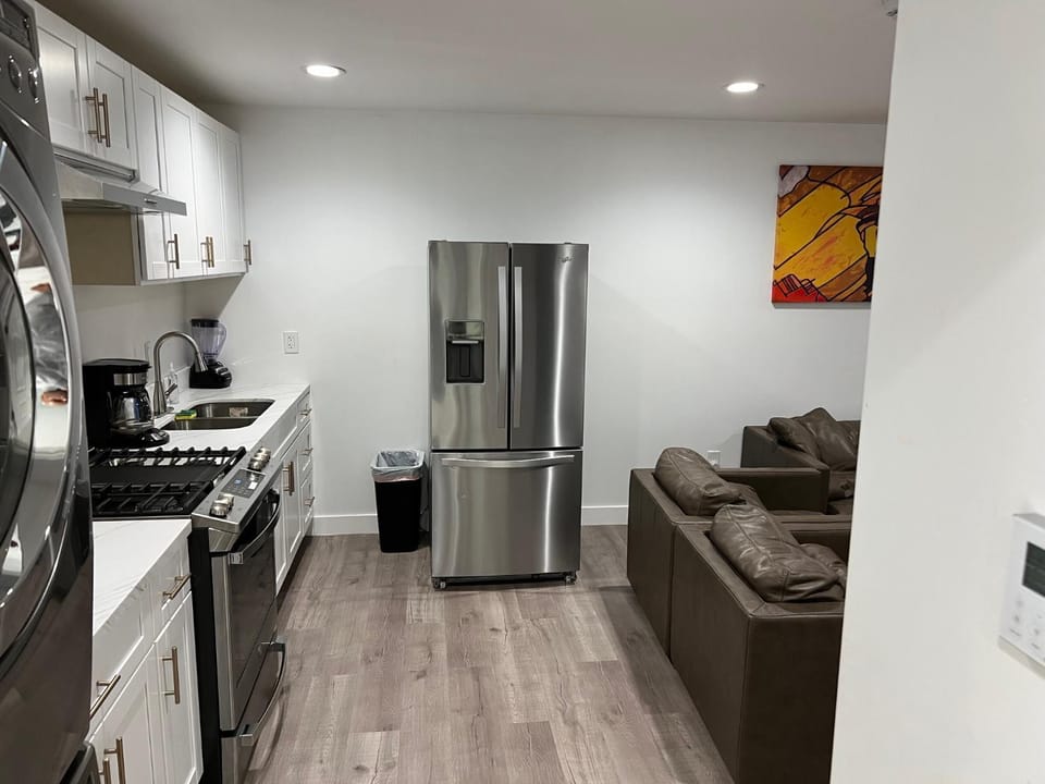 Brand new private one bed one bath home with private parking for 2 House in Lake Balboa