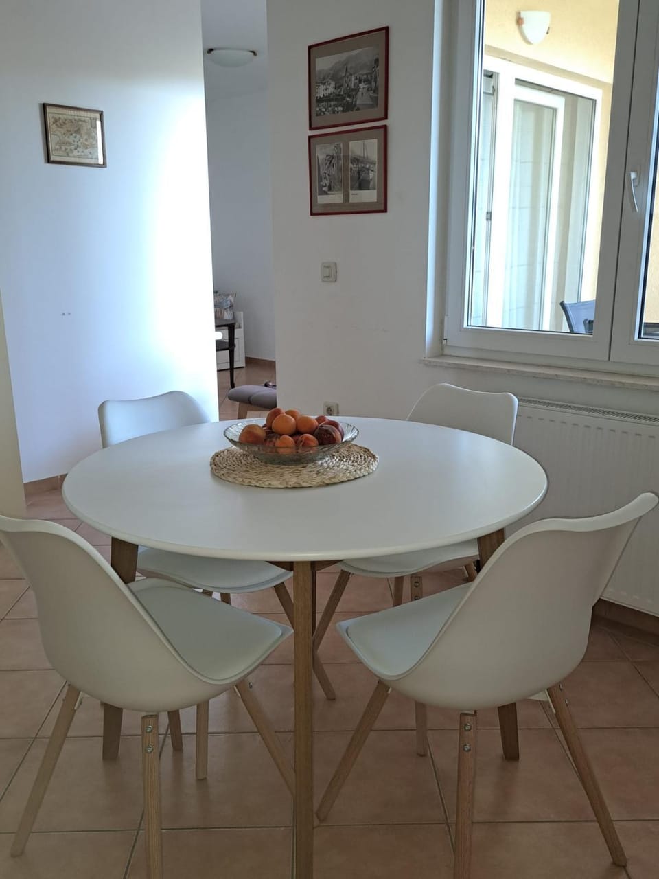 Food and drinks, Dining area, Food