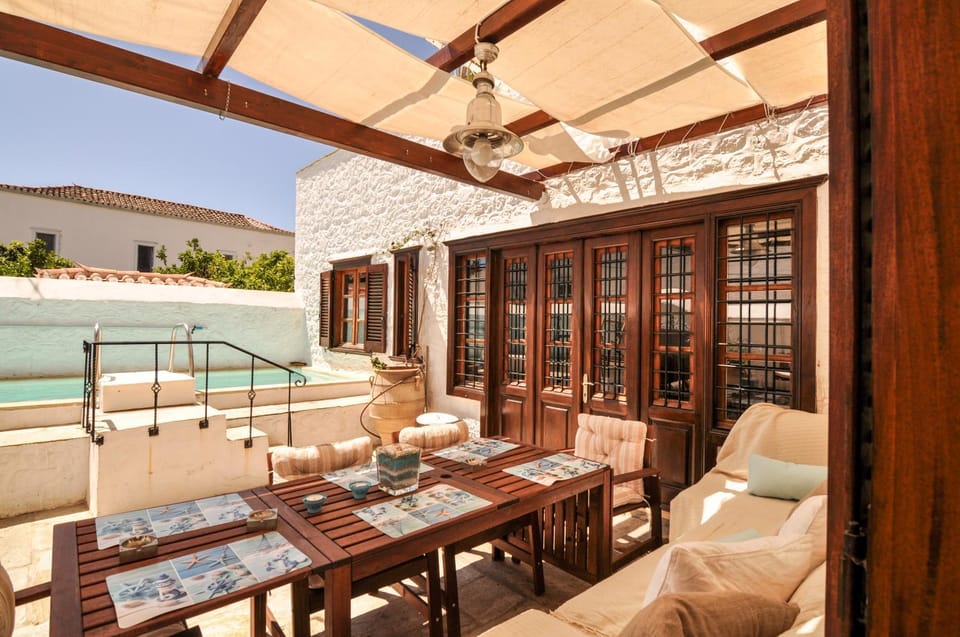 Patio, Swimming pool, Swimming pool