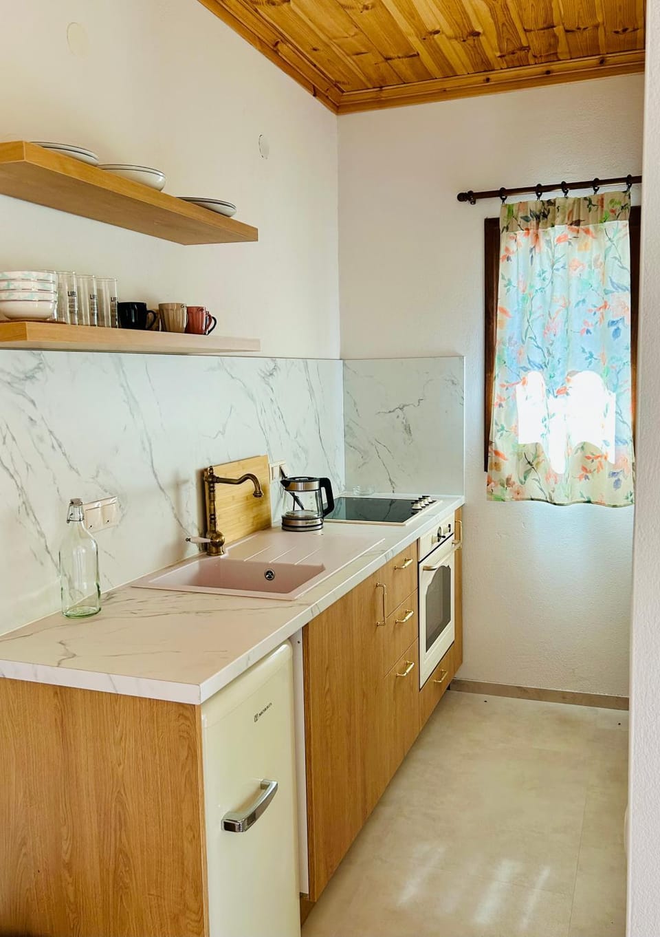 Kitchen or kitchenette, stove