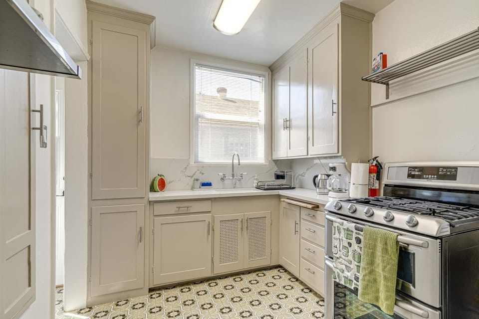 Walk to Dtwn San Jose & SJSU: Charming + Cozy Gem! House in San Jose