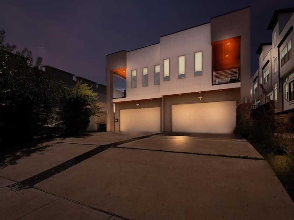 Lux 6BR 2Game Rooms Dallas House in Dallas