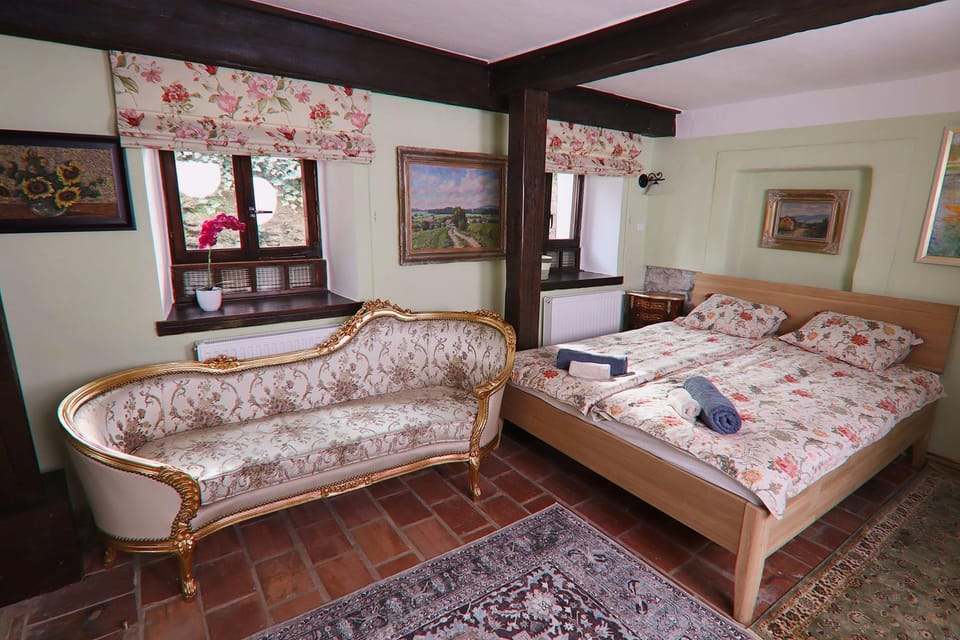 Bed, Seating area, Bedroom