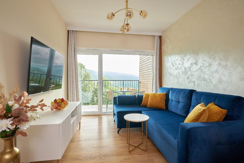 Bed, TV and multimedia, Living room, Mountain view