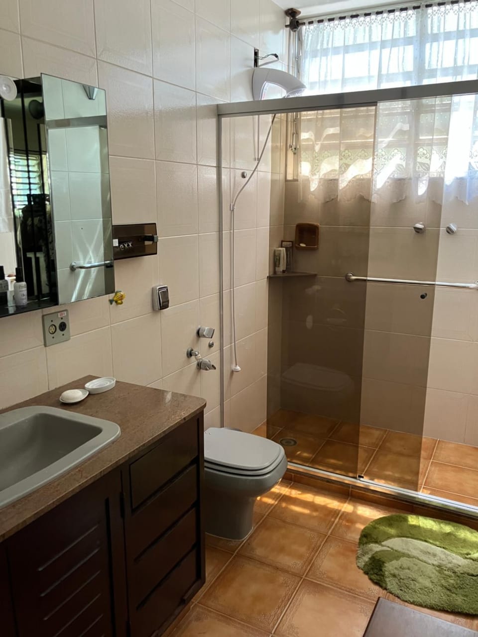 Shower, Toilet, Bathroom, towels