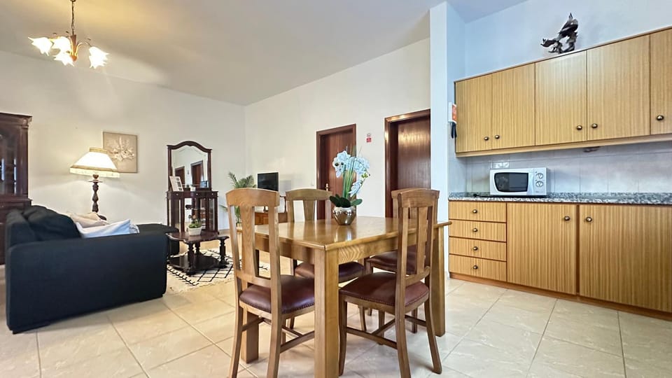 Kitchen or kitchenette, Living room, Seating area, Dining area, oven, pet friendly, stove