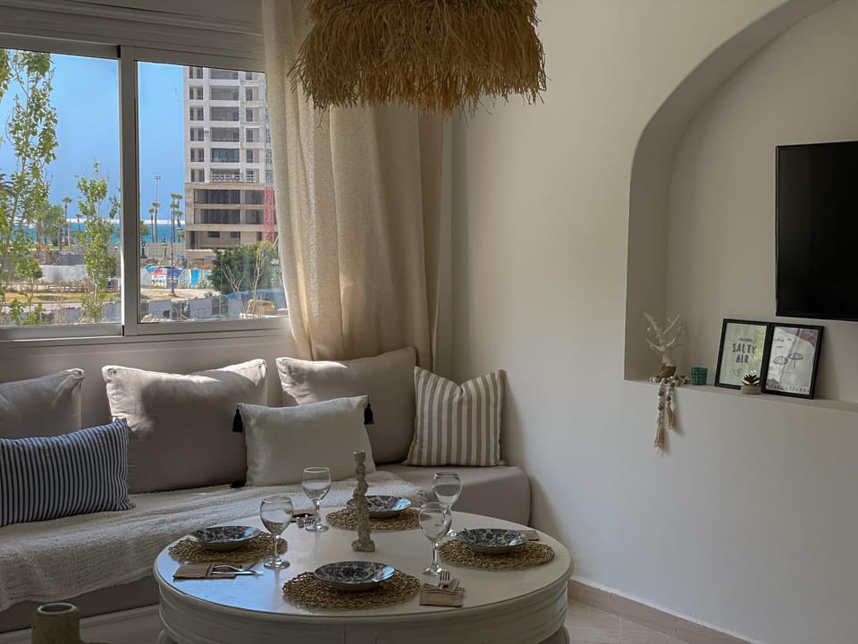 Facade/entrance, City view, Sea view, Sea view