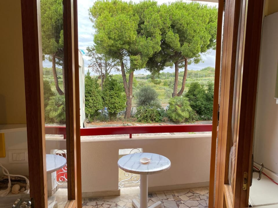 View (from property/room), Balcony/Terrace, Garden view