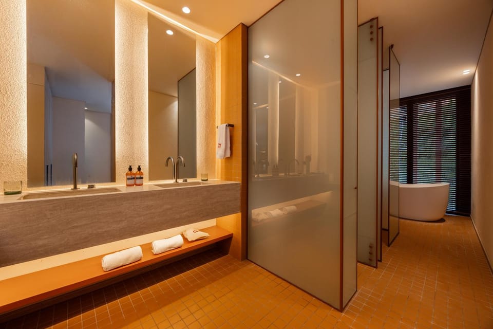 Shower, Bathroom, towels