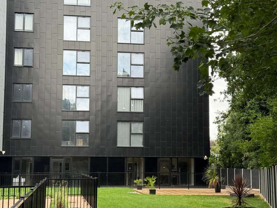 Quality City Green Luxury Apts Close to NEC & Airport Apartment in Solihull