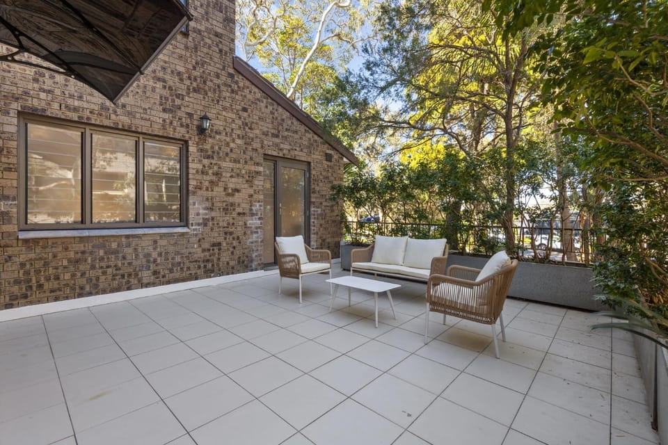 Stylish 3-Bed Newport Stay with Balcony Apartment in Pittwater Council