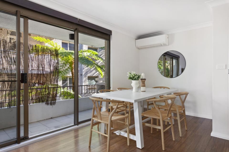 Stylish 3-Bed Newport Stay with Balcony Apartment in Pittwater Council