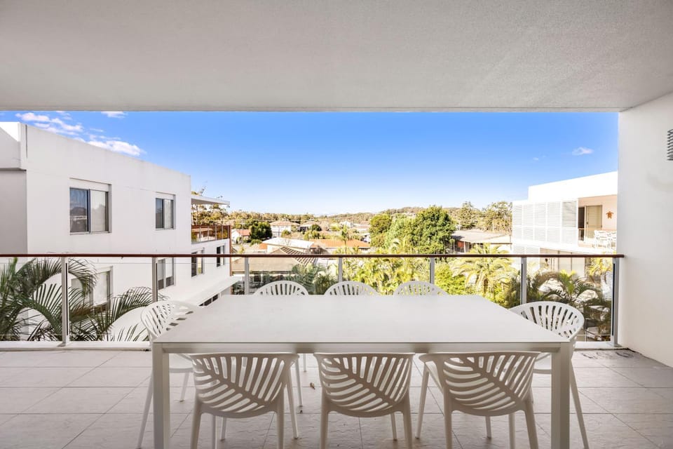 View (from property/room), Balcony/Terrace, Dining area
